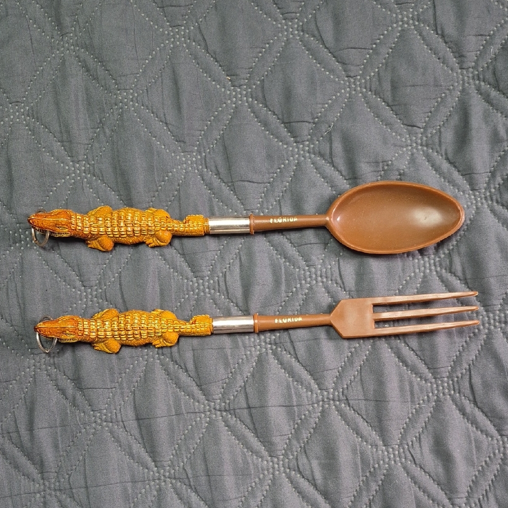 Alligator Handle Serving Set - Brown and Orange